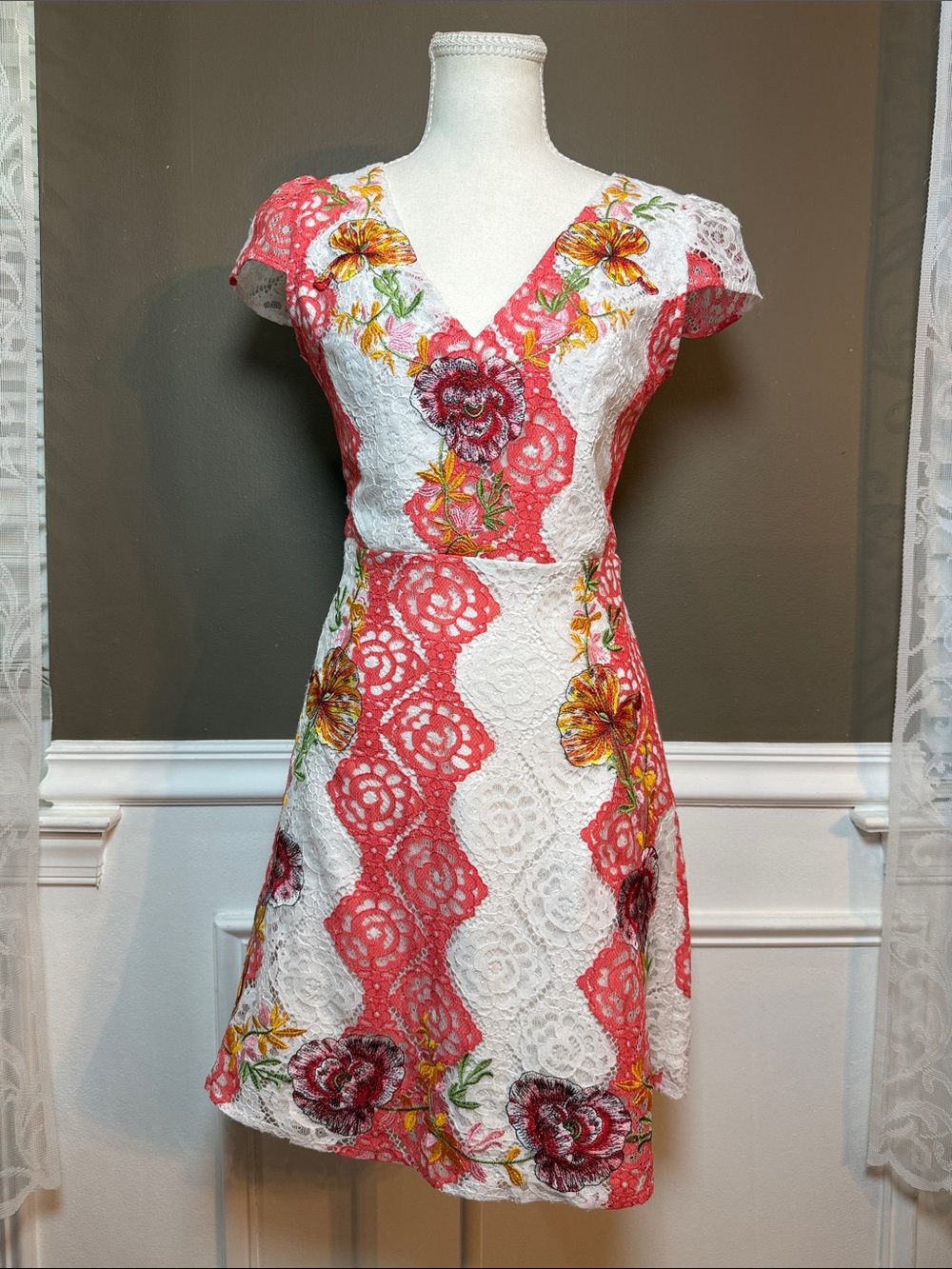 Foxiedox Floral Embroidered Lace Open Back Mini Dress S